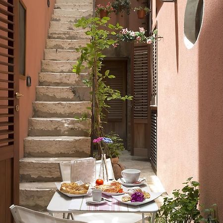 Ferienwohnung Il Cortile Fiorito Trapani Exterior foto