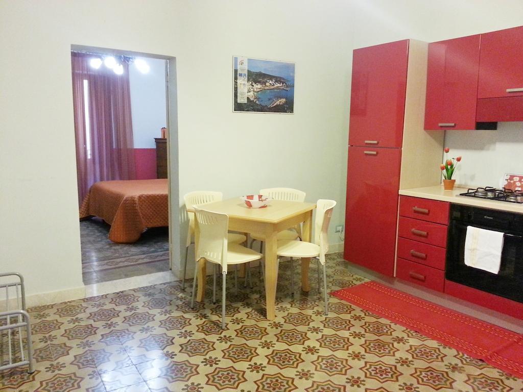 Ferienwohnung Il Cortile Fiorito Trapani Zimmer foto